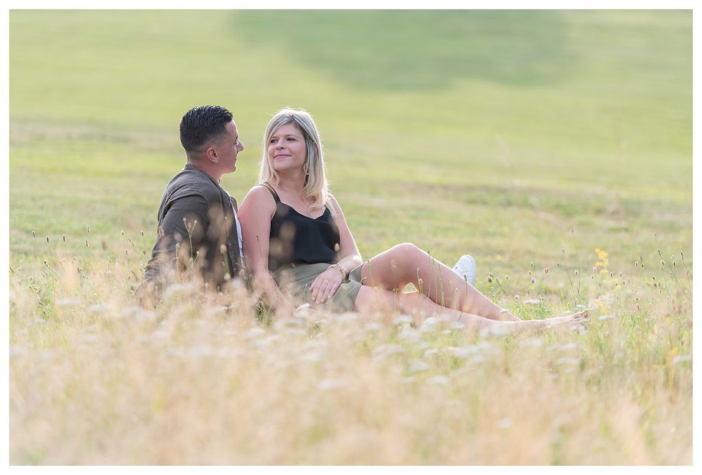 couple amoureux dans l'herbe lyon